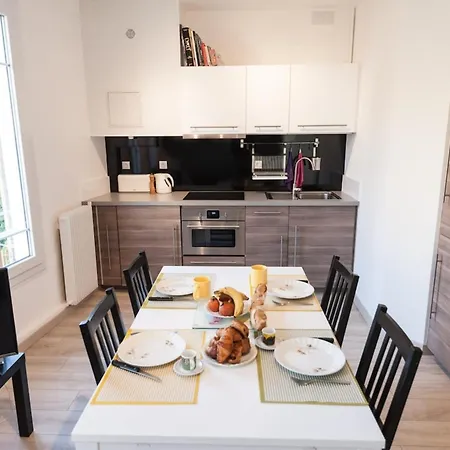 Explore From Our Cozy & Quiet 2br Aptparking *