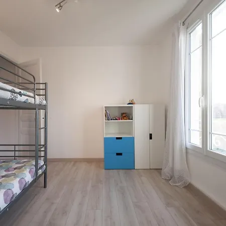 Explore From Our Cozy & Quiet 2br Aptparking * Nice