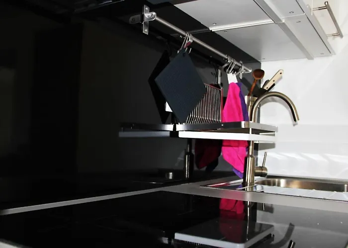 Explore From Our Cozy & Quiet 2br Aptparking Apartamento *