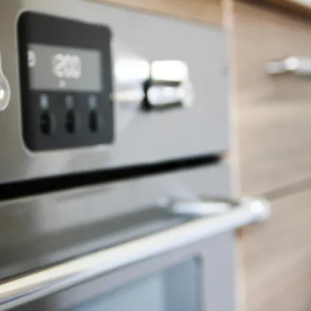 Explore From Our Cozy & Quiet 2br Aptparking Nice