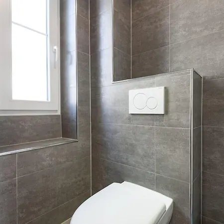 Explore From Our Cozy & Quiet 2br Aptparking Lejlighed