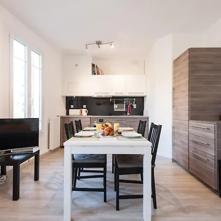 Explore From Our Cozy & Quiet 2br Aptparking Nice