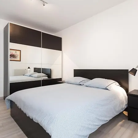 Explore From Our Cozy & Quiet 2br Aptparking * Nice