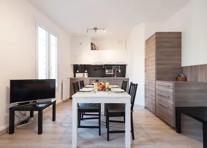 Explore From Our Cozy & Quiet 2br Aptparking Nizza