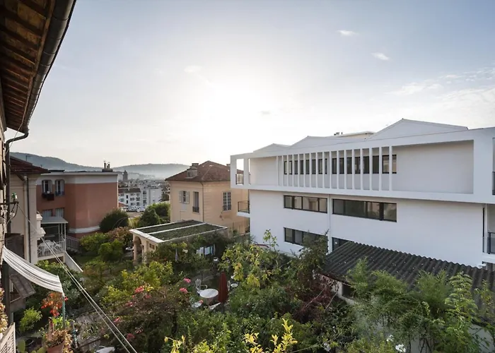 Explore From Our Cozy & Quiet 2br Aptparking Apartman *