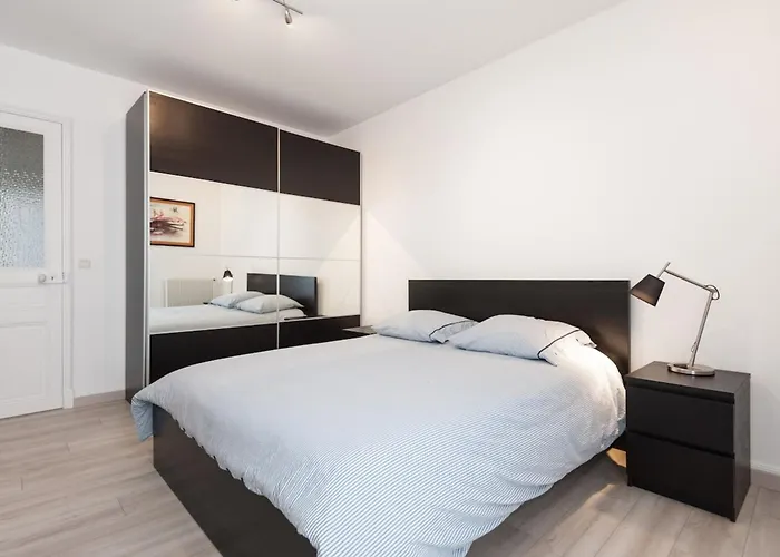 Explore From Our Cozy & Quiet 2br Aptparking * Nizza